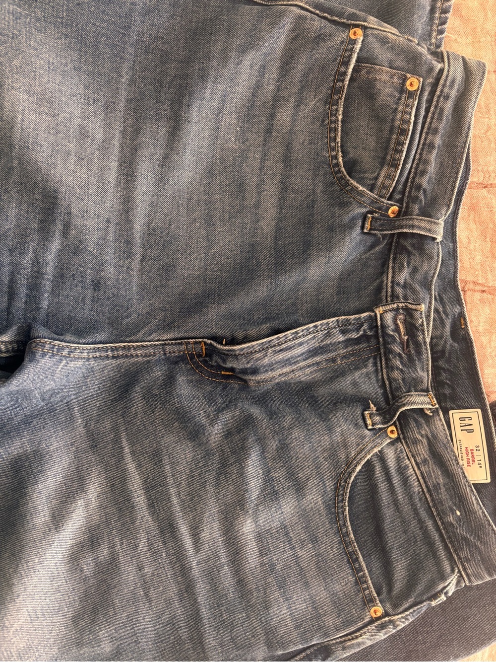 GAP Barrel High Rise Jeans
Size 32 / 14R
Excellent Used Condition